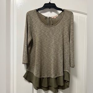 Casual Couture top. Size large